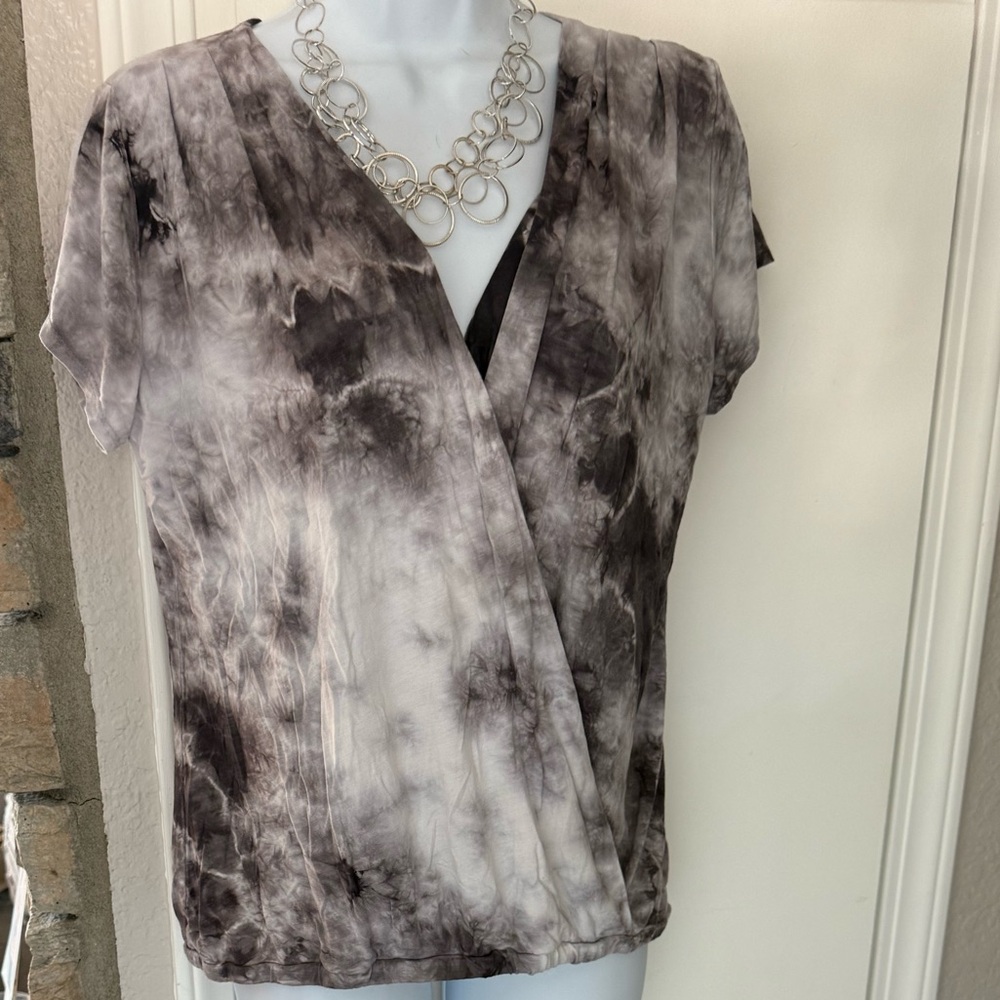 Urban X Gray and White Wrap Blouse Short Sleeve. #32